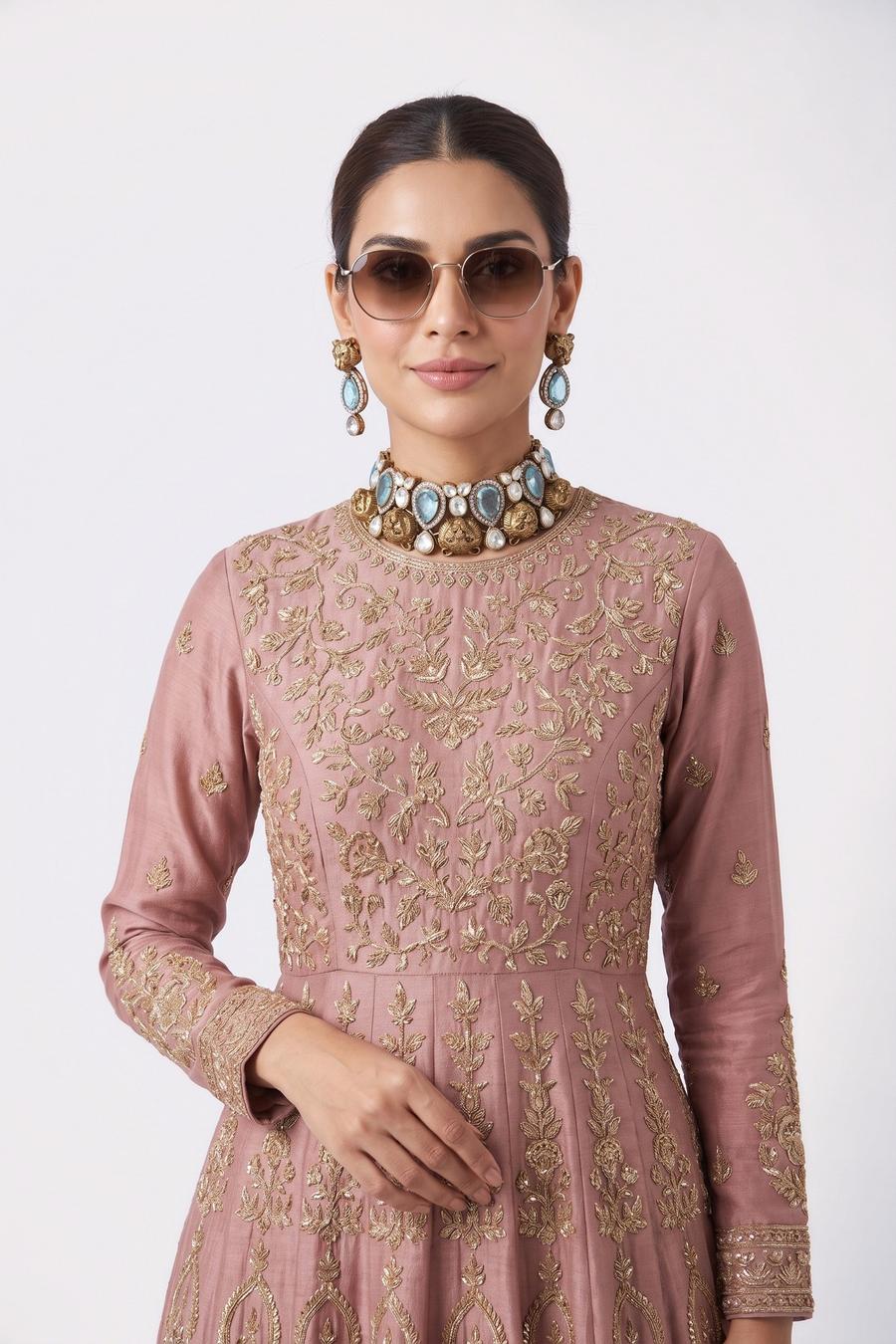 Crystal Kundan Antique Choker, close up of the work, detail 2