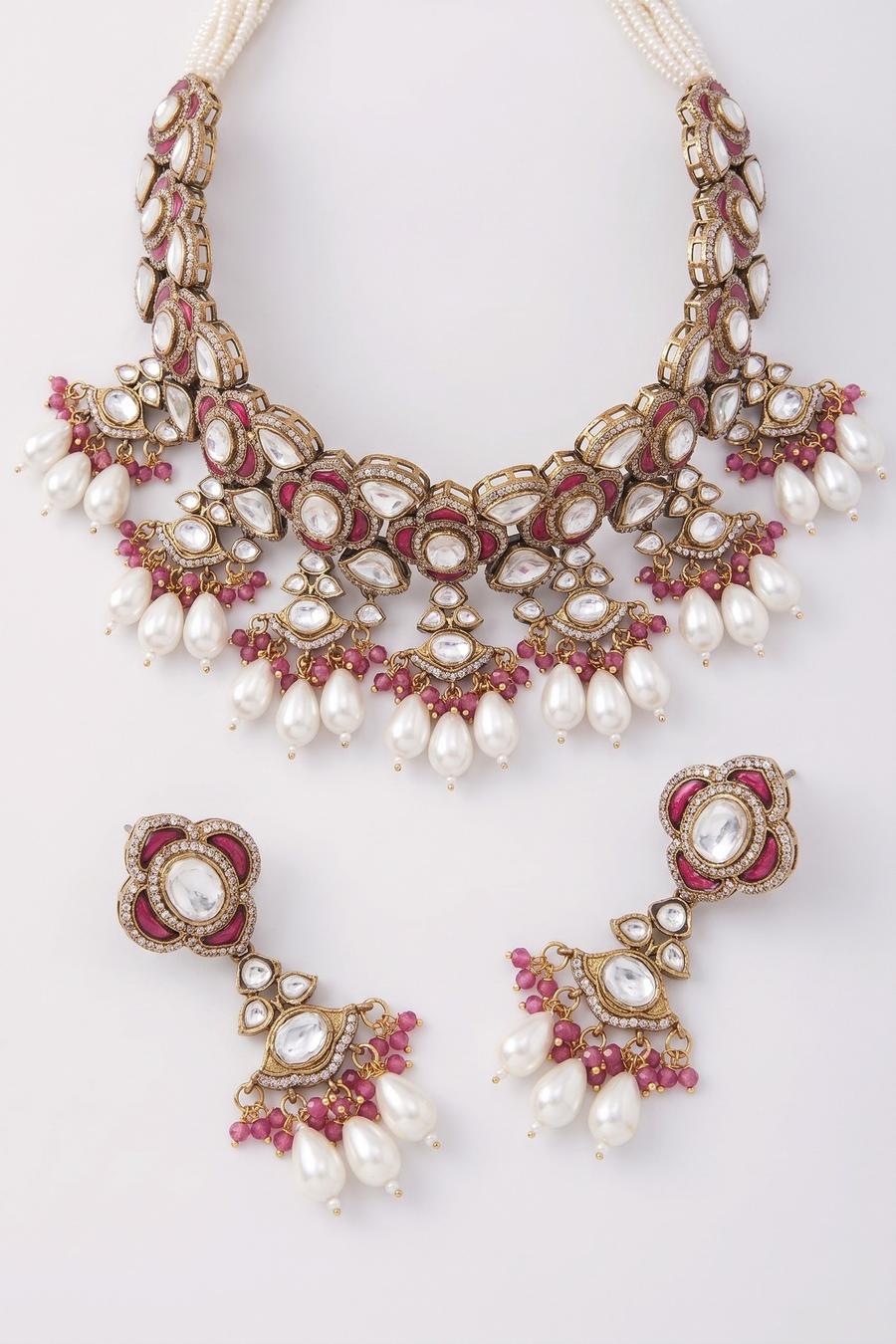 Ruby and Pearl Antique Choker Set, close up of the work, detail 2